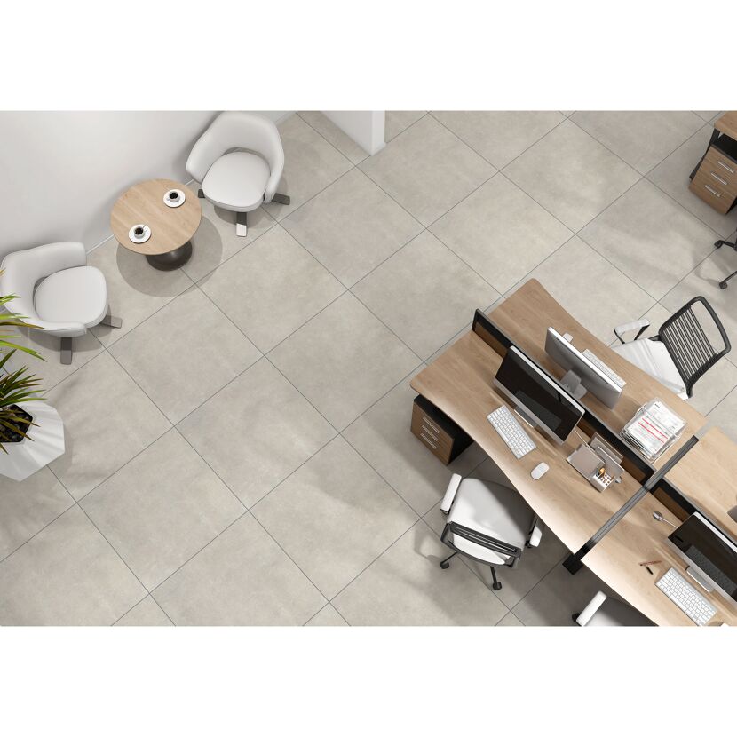 Büro mit hellem Fliesenboden