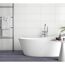 Badezimmer mit weißer Badewanne und grauen Fliesen
