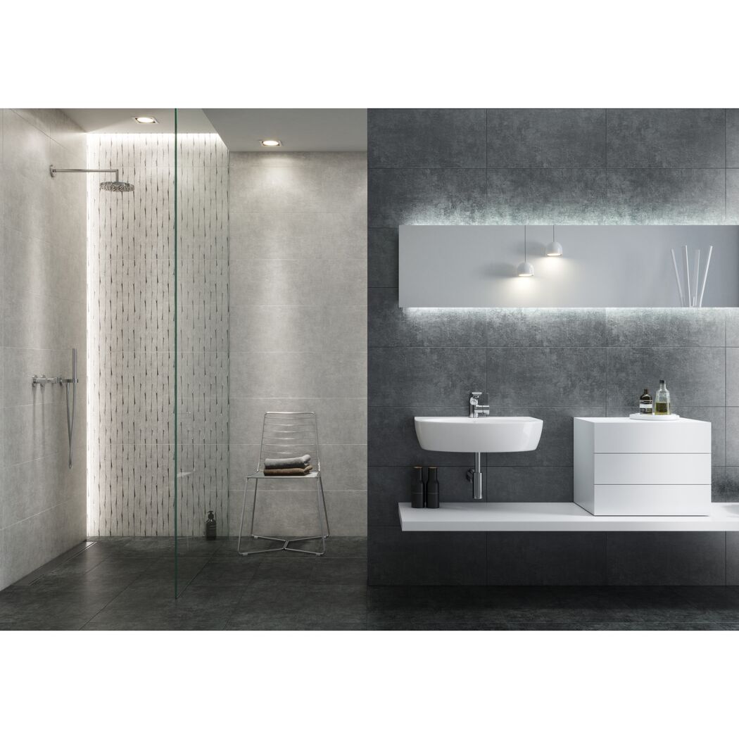 Modernes Badezimmer mit grauen Fliesen