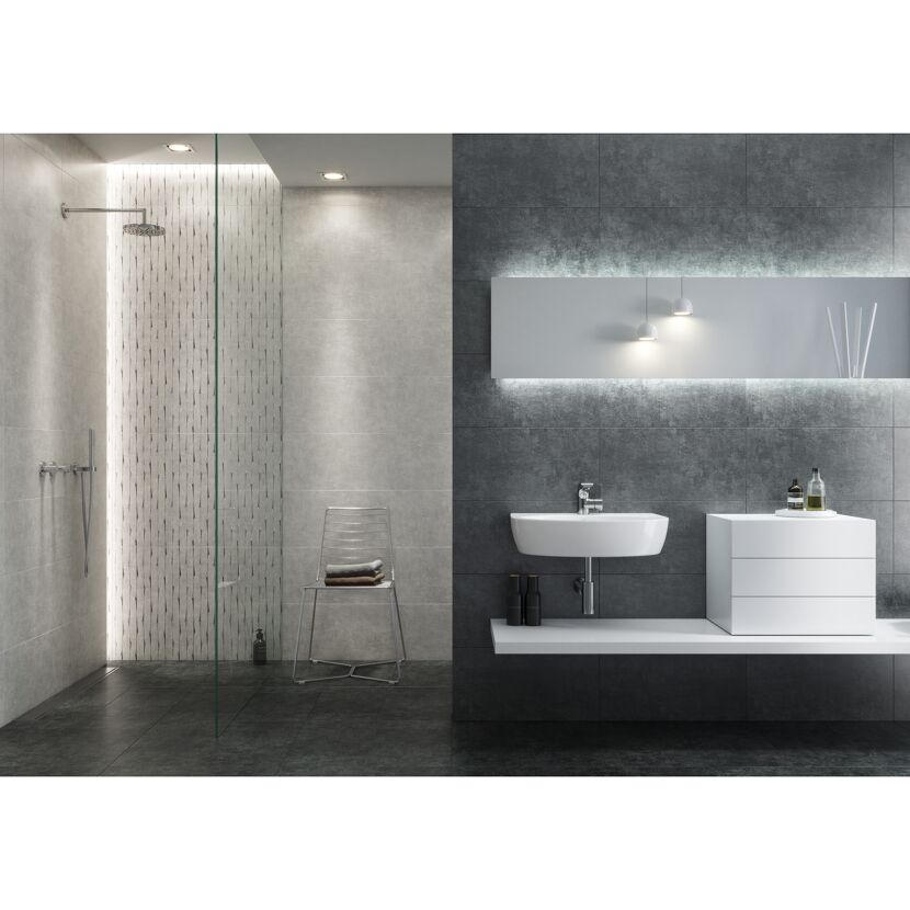 Modernes Badezimmer mit grauen Fliesen