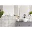 Modernes Badezimmer mit Fliesen in Beige