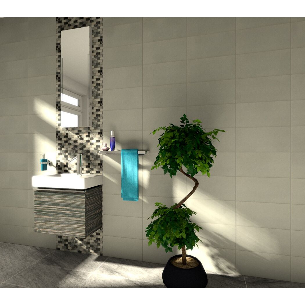 Badezimmer mit Waschbecken, Spiegel und Pflanze