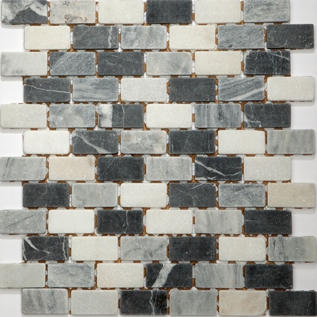 Grau-weiße Mosaikfliesen aus Marmor