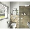 Modernes Badezimmer mit braunen Fliesen