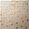 Beige Mosaikfliesen mit goldenen Akzenten