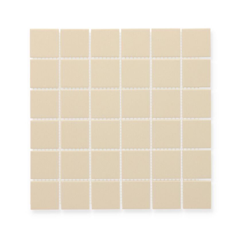Beige Mosaikfliesen auf Trägermatte