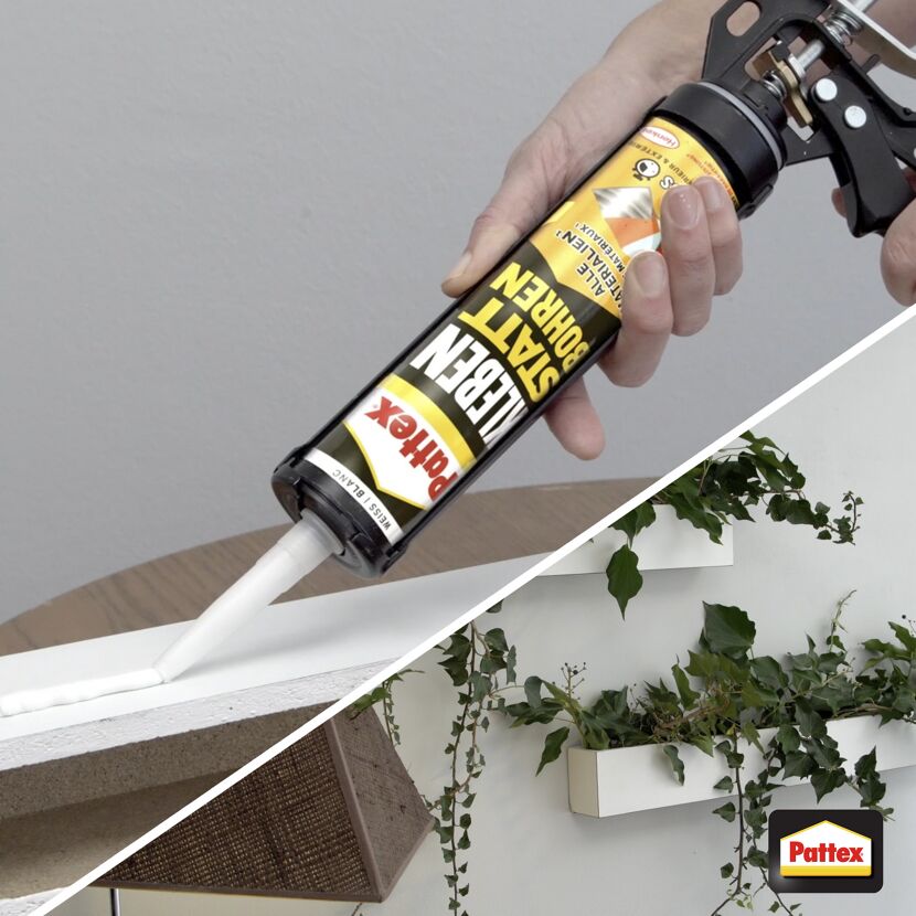 Person klebt ein Holzbrett mit Pattex Kleben statt Bohren.