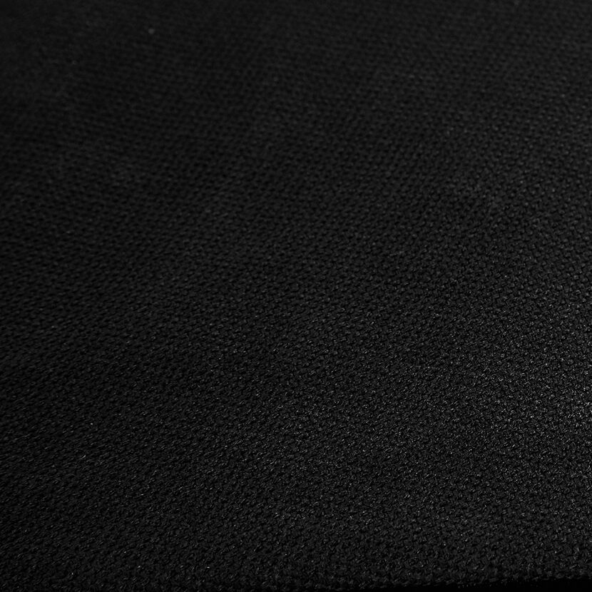 Schwarzer Boden für Freigehege aus Polyester