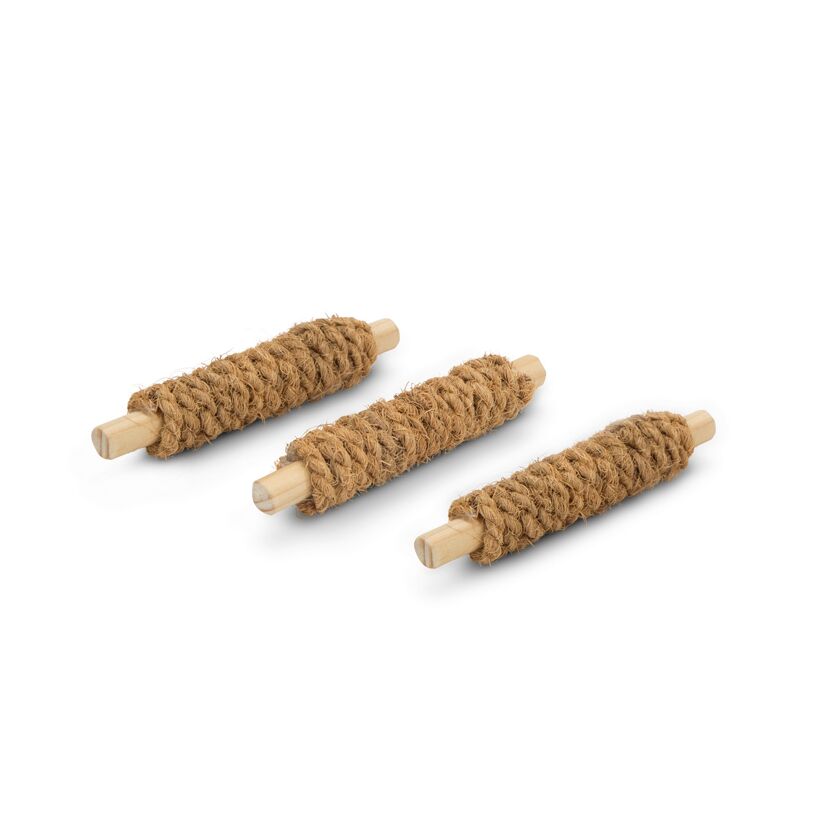 Drei Kokosnussseile mit Holzstiften