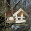 Verkleinertes Bild von Vogelfutterhaus mit Holzdach 36 x 20 x 20 cm