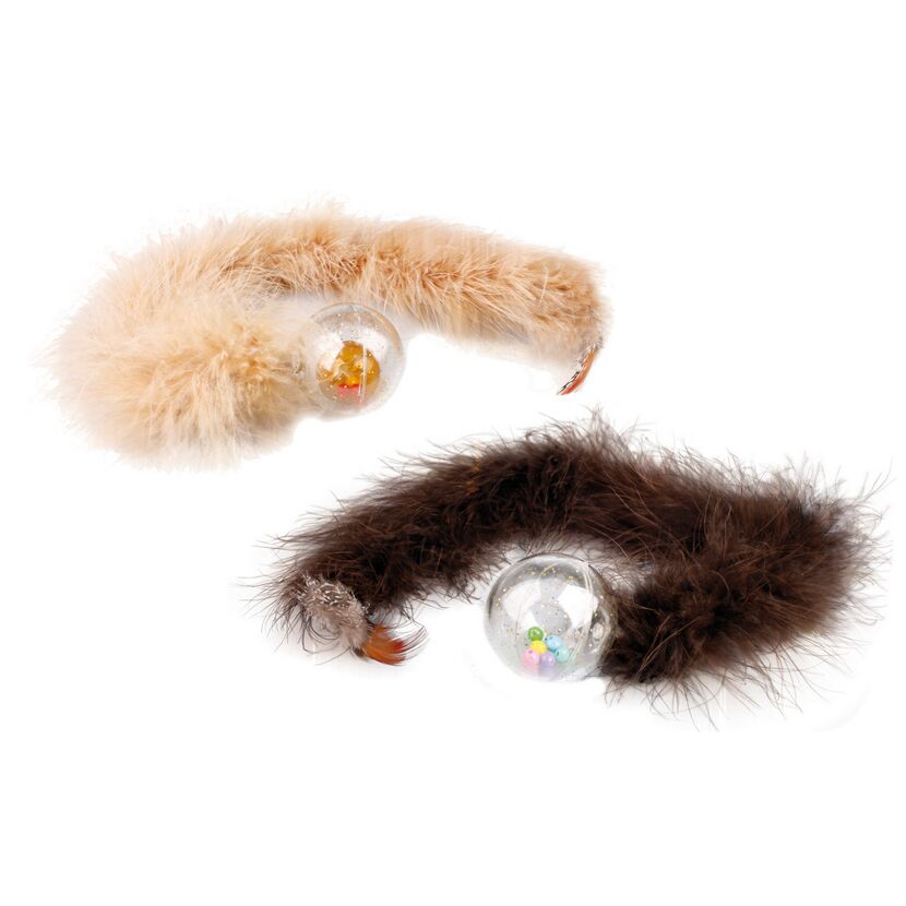 Zwei Katzenspielzeuge mit Federn und Glöckchen.