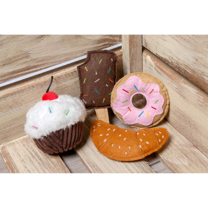 Hundespielzeug in Form von Cupcake, Croissant, Donut und Eis am Stiel