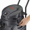 Hand öffnet Verschluss des Eheim Vac 40