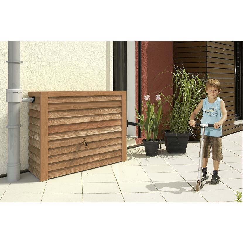 Holzwandtanks Woody 350 Liter mit Kind und Roller