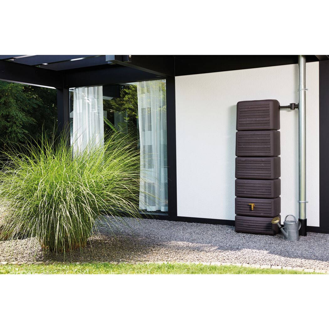 Brauner Wandtank Slim Wood 300 l mit Gießkanne