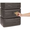 Person montiert Wasserhahn am Wandtank Slim Wood dunkelbraun.