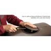 Person öffnet mit einem Schraubenzieher eine Abdeckung am Wandtank Slim wood