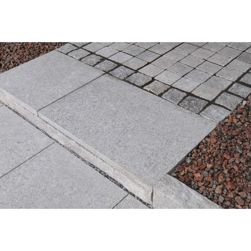 Granitplatten und -pflaster verlegt