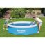 Zwei Personen beim Aufbau eines Bestway Fast Set Pools