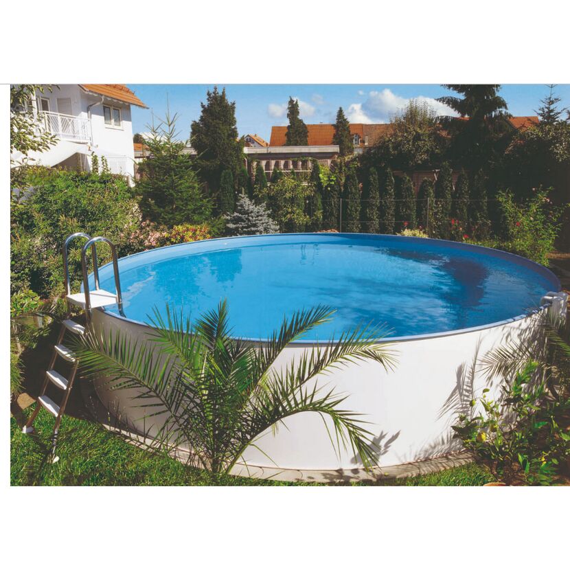Aufstellbecken mit blauer Innenhülle im Garten