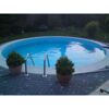 Rundes Schwimmbecken mit blauer Folie und Leiter