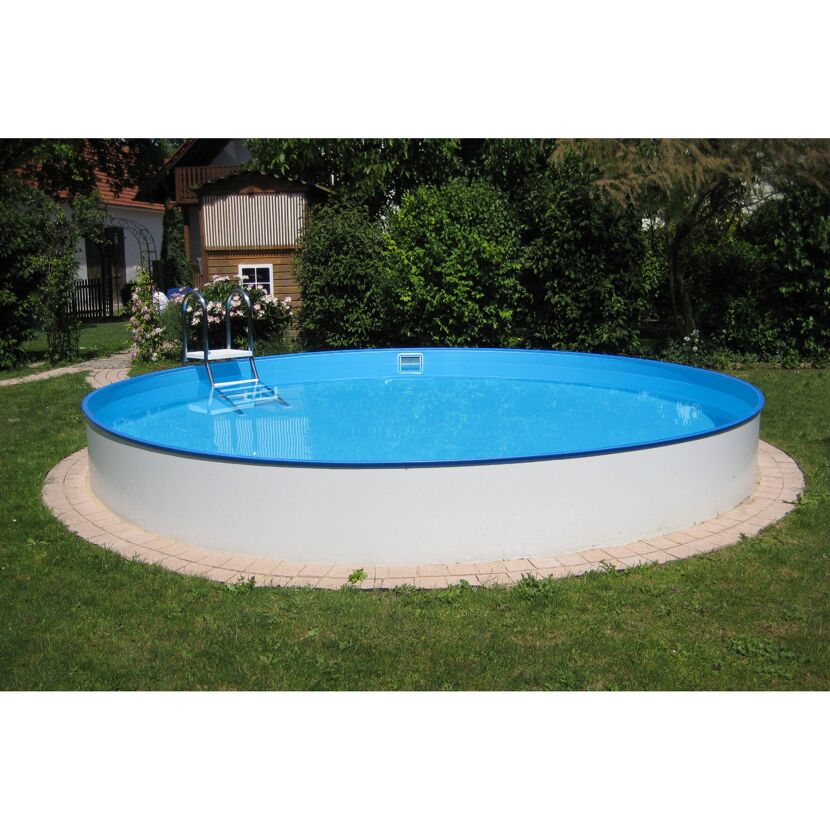 Runder Pool mit Leiter im Garten