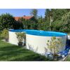 Achtförmiger Pool mit blauer Innenfolie im Garten