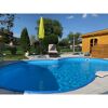 Pool mit blauer Folie, Sonnenschirm und Gartenhaus