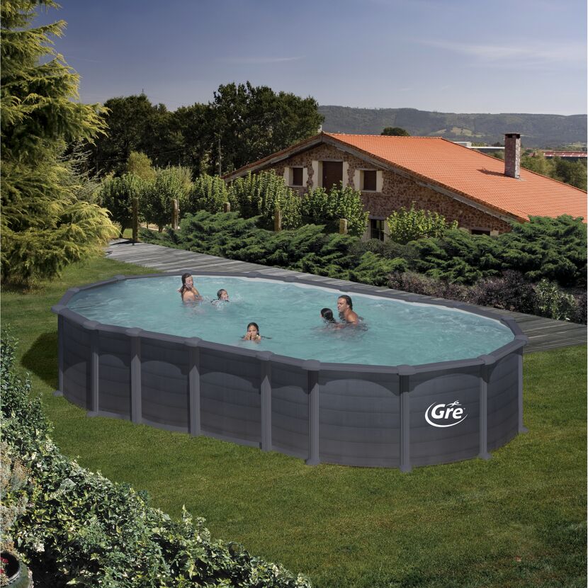Familie im ovalen Stahlwandbecken Graphite