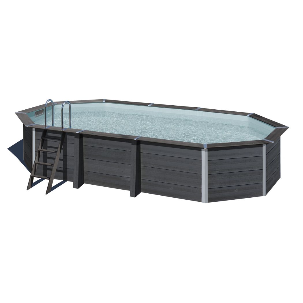 Ovaler Aufstellpool mit Holzverkleidung und Leiter