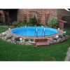 Rundes Schwimmbecken mit blauer Folie im Garten