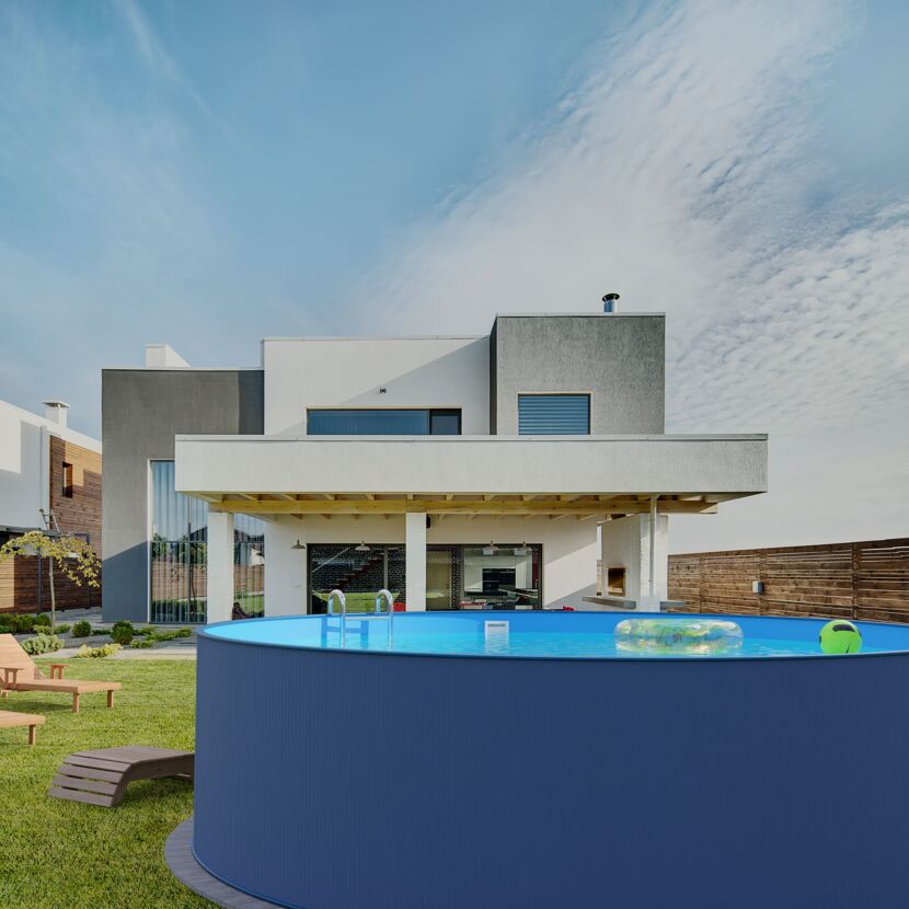 Aufstellpool im Garten eines modernen Hauses