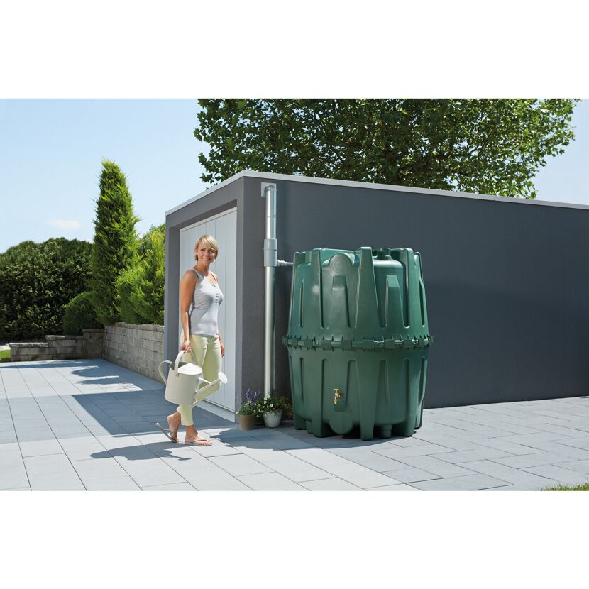 Person mit Gießkanne und Herkules-Tank