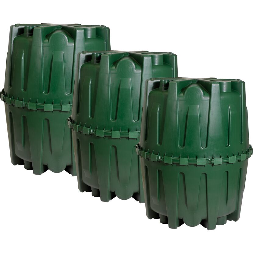 Drei grüne Herkules-Tanks nebeneinander.