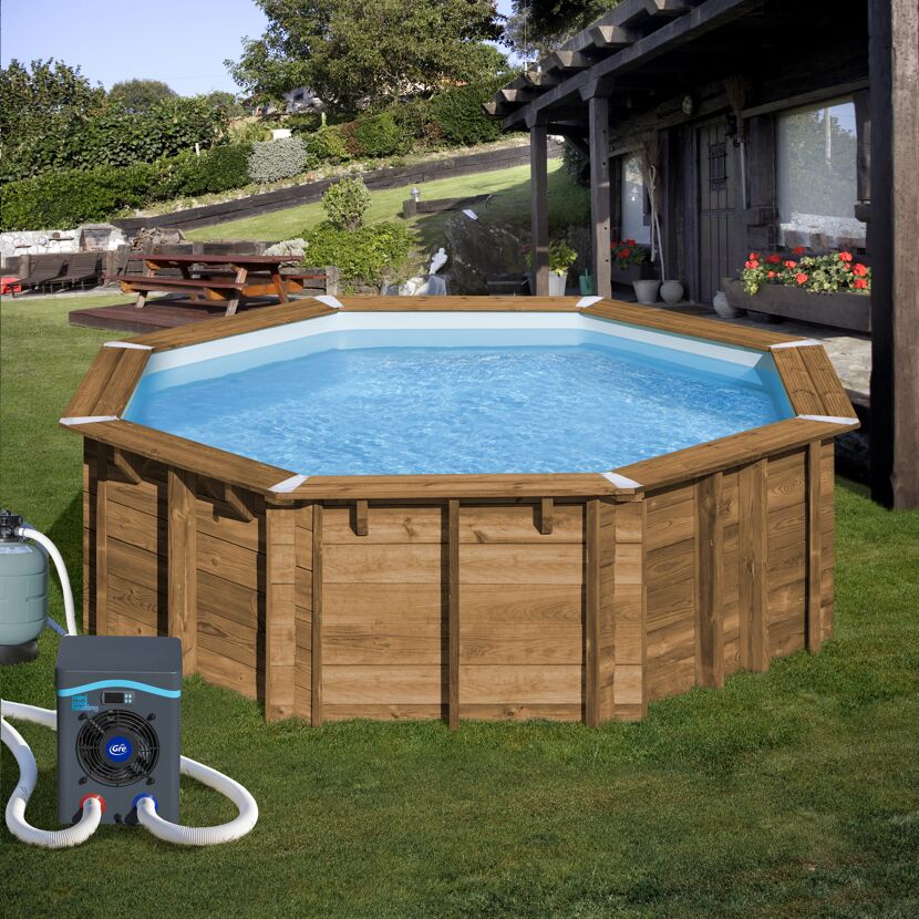 Achteckiger Pool mit Holzverkleidung und Poolheizung