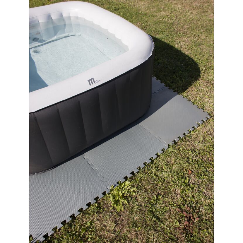Whirlpool auf grauer Schutzmatte
