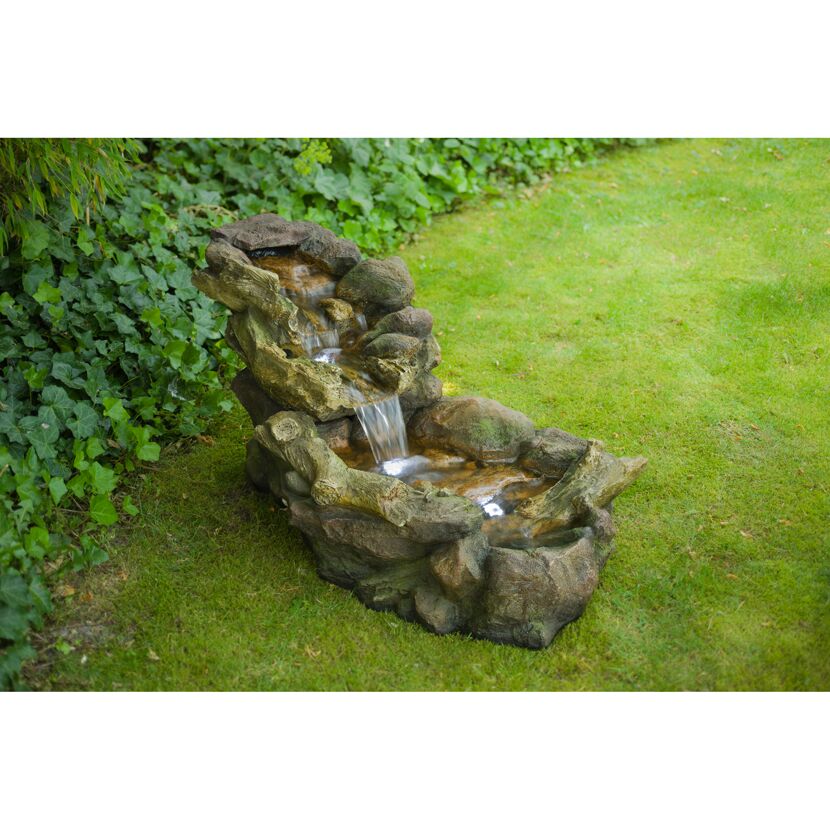Wasserspiel mit zwei Kaskaden