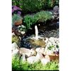 Gartenteich mit Wasserspiel und Blumen