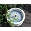 Weißer Springbrunnen mit blau-grünem Mosaik