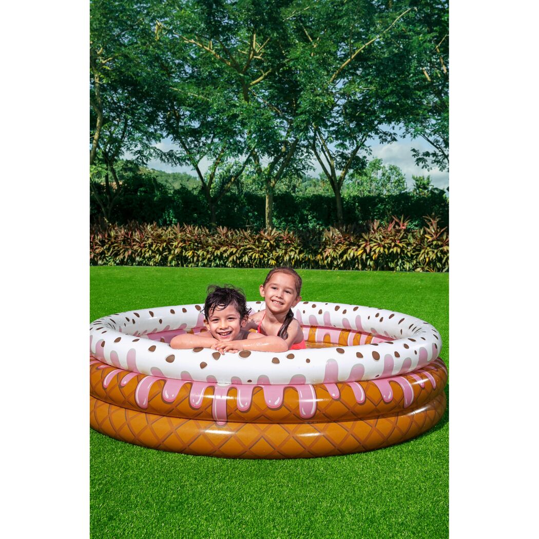Zwei Kinder im Planschbecken "Sundae Funday"