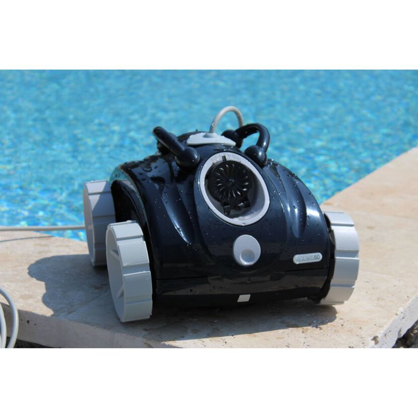 Poolreinigungsroboter Orca 50 am Beckenrand