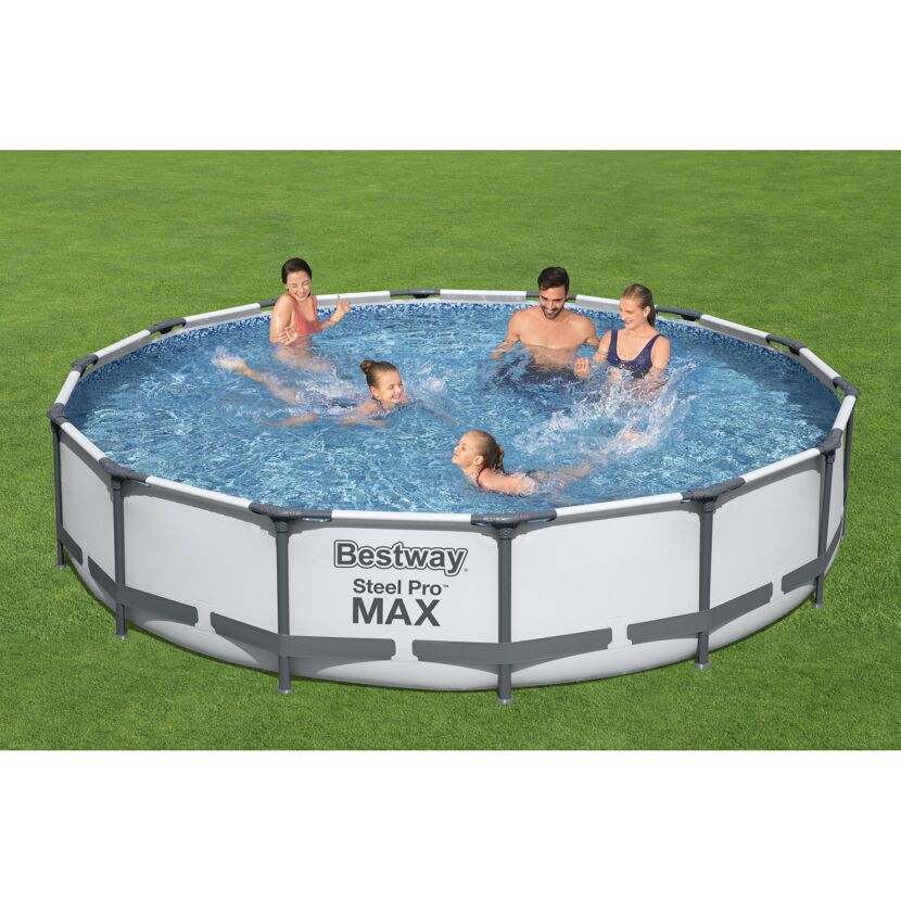 Familie im Bestway Steel Pro Max Pool