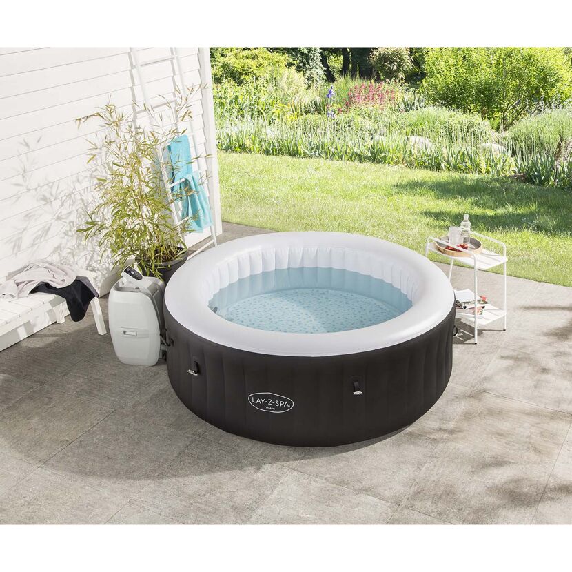 Lay-Z-Spa Miami AirJet im Garten
