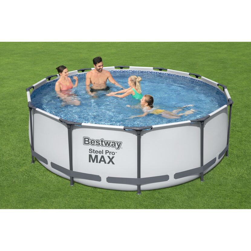Familie im Bestway Steel Pro MAX Pool