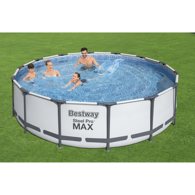 Familie im Bestway Steel Pro MAX Pool