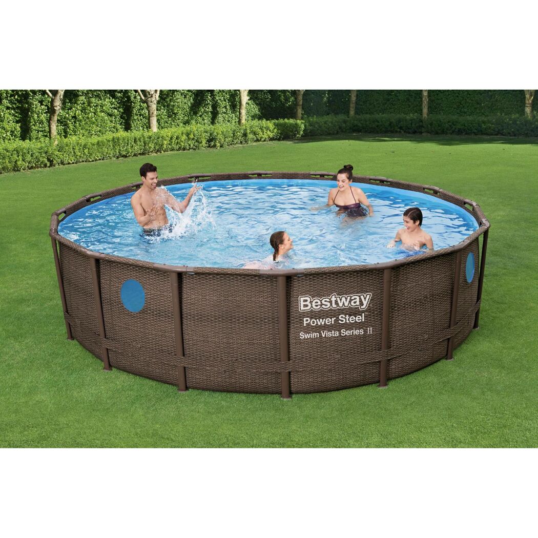 Familie im Bestway Power Steel Frame Pool