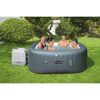 Vier Personen entspannen im Lay-Z-Spa Hawaii Whirlpool.