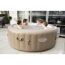 Familie im Lay-Z-Spa Whirlpool