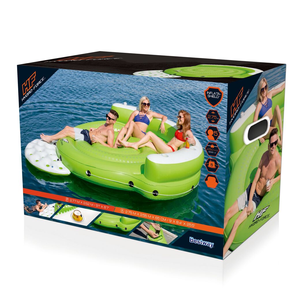 Drei Personen entspannen auf einer aufblasbaren Insel im Wasser.
