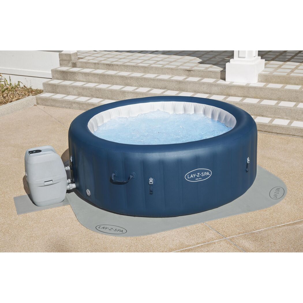 Aufblasbarer Whirlpool Lay-Z-Spa auf einer grauen Bodenmatte